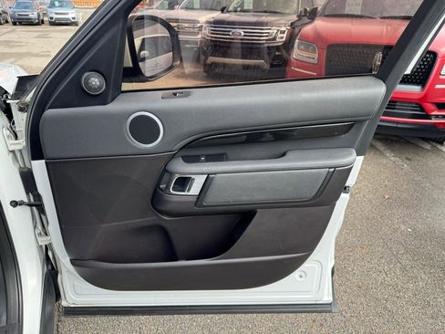 Used 2017 Land Rover Discovery SE image 17