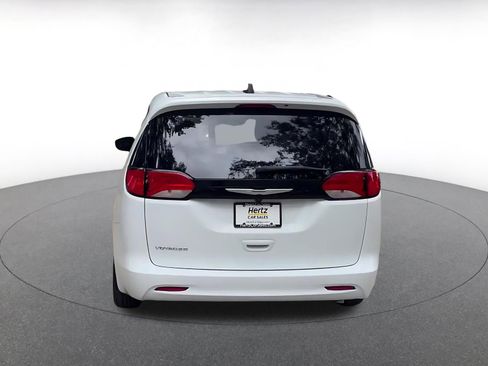 Used 2022 Chrysler Voyager LX FWD image 12