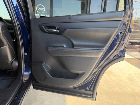 Used 2022 Toyota Highlander XSE FWD image 37