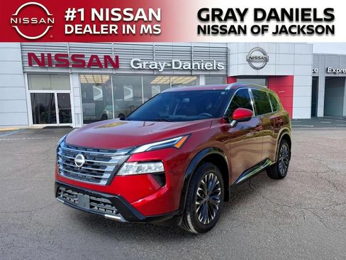 Used 2024 Nissan Rogue Platinum w/ Platinum Premium Package FWD image 3