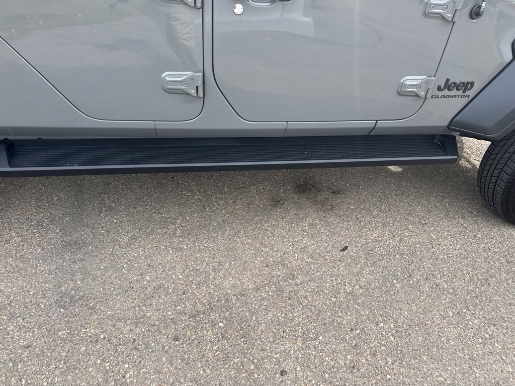 Used 2021 Jeep Gladiator Sport AWD/4WD image 8