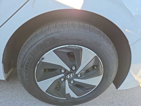 Used 2017 Hyundai Ioniq SEL image 5