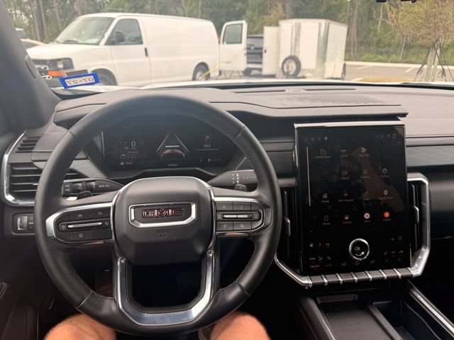 Used 2026 GMC Acadia Elevation w/ Elevation Premium Package FWD image 2