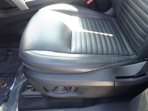 Used 2019 Land Rover Discovery Sport HSE Luxury image 10