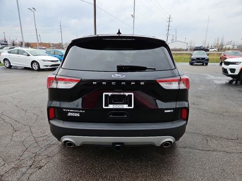 Used 2020 Ford Escape Titanium image 3