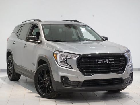 Certified 2024 GMC Terrain SLE w/ Driver Convenience Package image 2