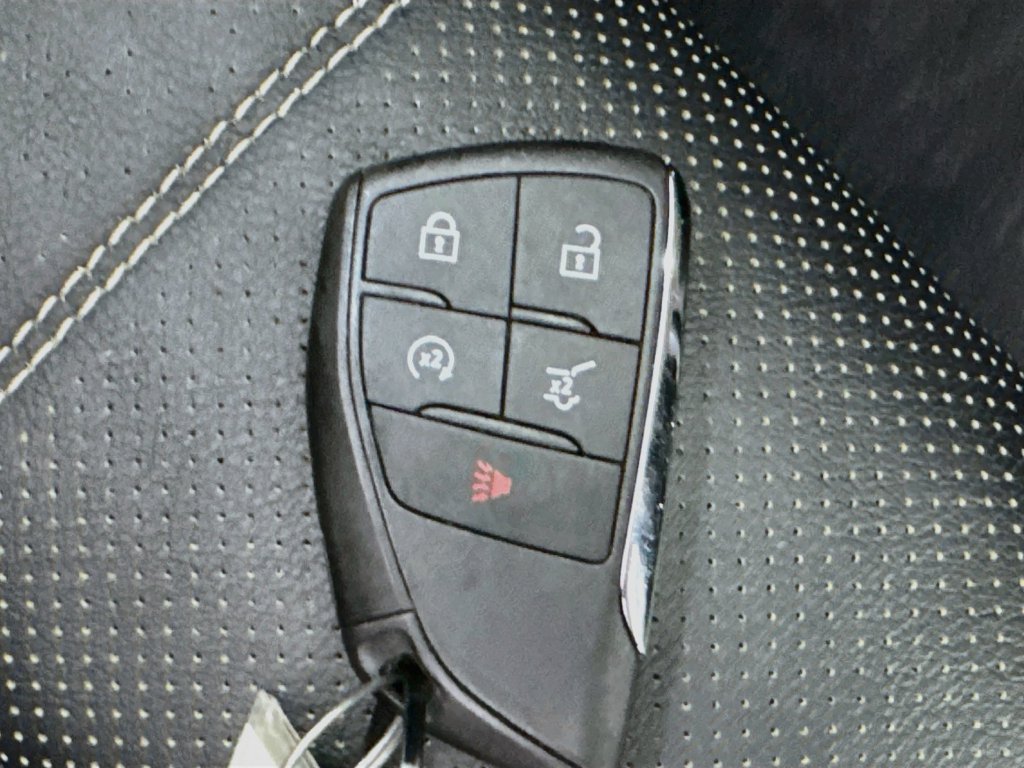 Used 2025 Chevrolet Traverse High Country AWD/4WD image 39