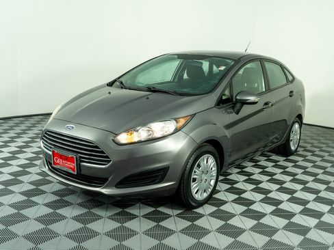 Used 2014 Ford Fiesta SE w/ SE Fuel Economy Package image 3