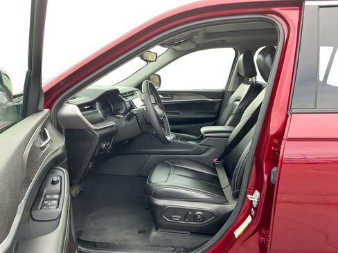 Used 2024 Jeep Grand Cherokee L Limited image 14