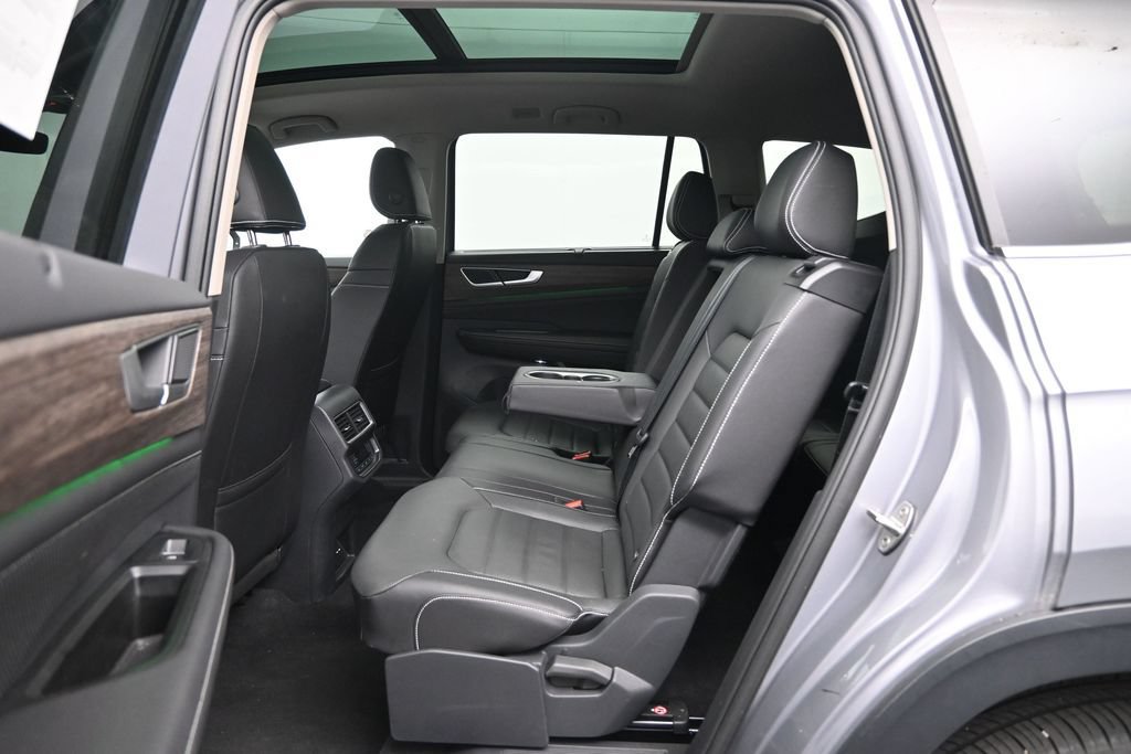 Used 2025 Volkswagen Atlas SEL AWD/4WD image 24