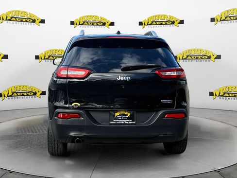 Used 2017 Jeep Cherokee Latitude FWD image 4