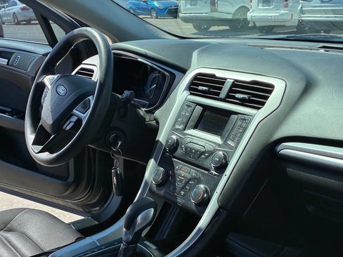 Used 2014 Ford Fusion SE FWD image 22