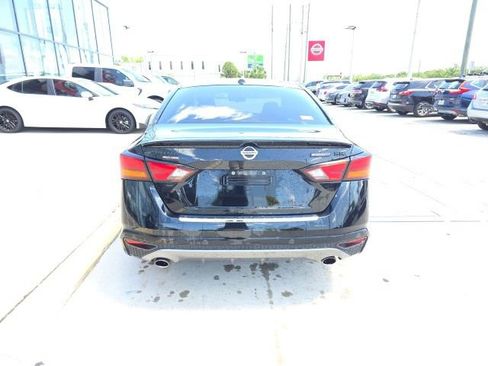 Used 2022 Nissan Altima 2.5 SR w/ Midnight Edition Package FWD image 5