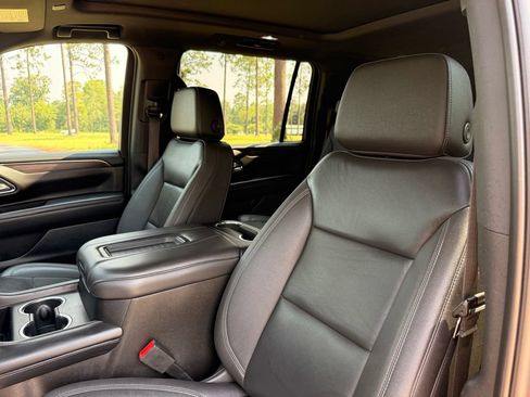 Used 2023 Chevrolet Suburban LT w/ Luxury Package AWD/4WD image 12