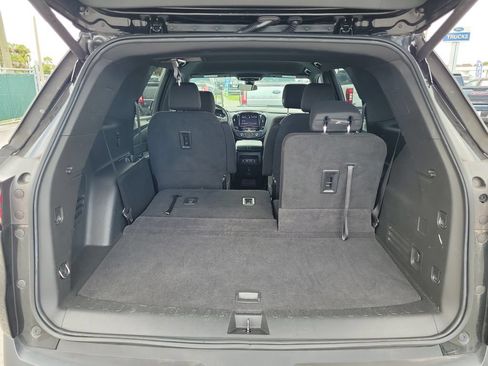Used 2023 Chevrolet Traverse LT FWD image 9