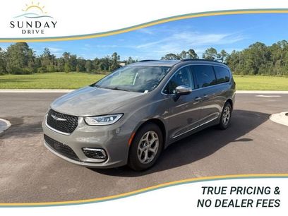 Used 2023 Chrysler Pacifica Limited