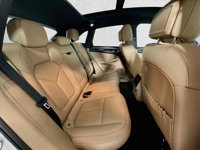 Certified 2026 Porsche Macan AWD/4WD image 24