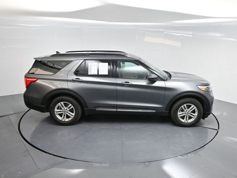 Used 2022 Ford Explorer XLT image 64