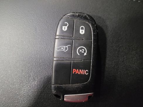 Used 2019 Jeep Grand Cherokee Laredo image 32