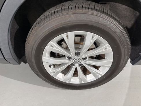 Used 2018 Volkswagen Tiguan SE FWD image 8