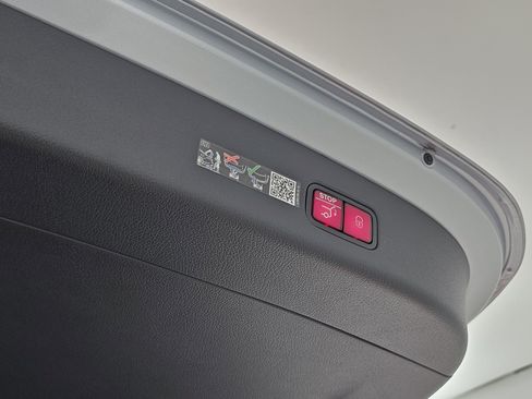 Certified 2025 Mercedes-Benz GLC 300 GLC 300 image 27