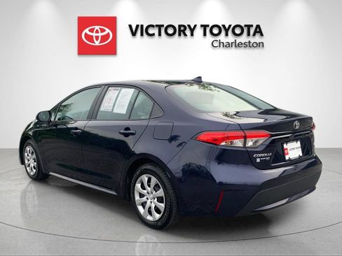 Used 2021 Toyota Corolla LE FWD image 3