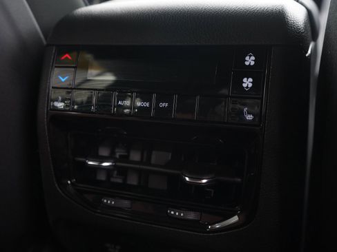 Used 2024 Jeep Grand Cherokee L Limited AWD/4WD image 14