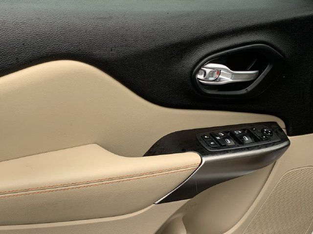 Used 2020 Jeep Cherokee Latitude FWD image 17