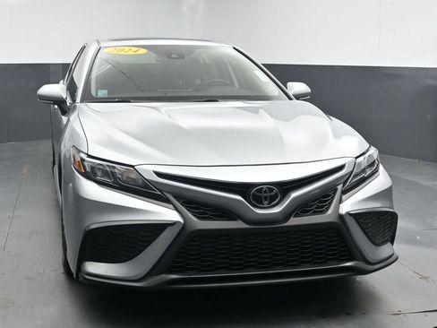 Used 2024 Toyota Camry SE FWD image 3