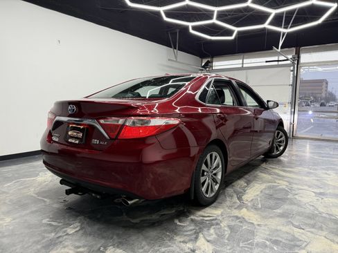 Used 2017 Toyota Camry XLE image 3