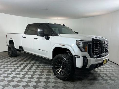 Used 2024 GMC Sierra 3500 Denali Ultimate AWD/4WD image 3