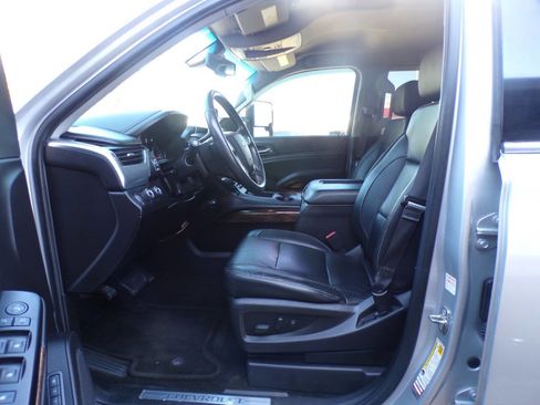 Used 2016 Chevrolet Suburban LT image 9