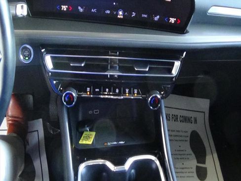 Used 2025 Chevrolet Traverse LT image 25