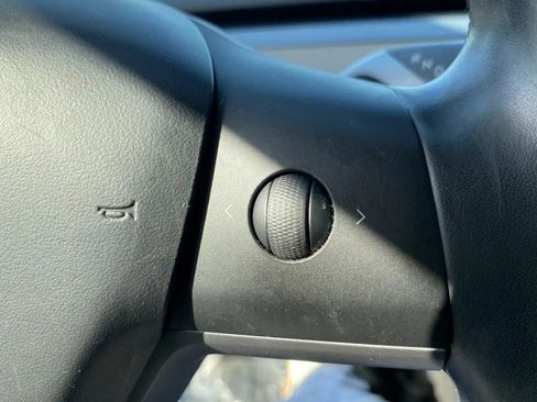 Used 2018 Tesla Model 3 Mid Range image 17