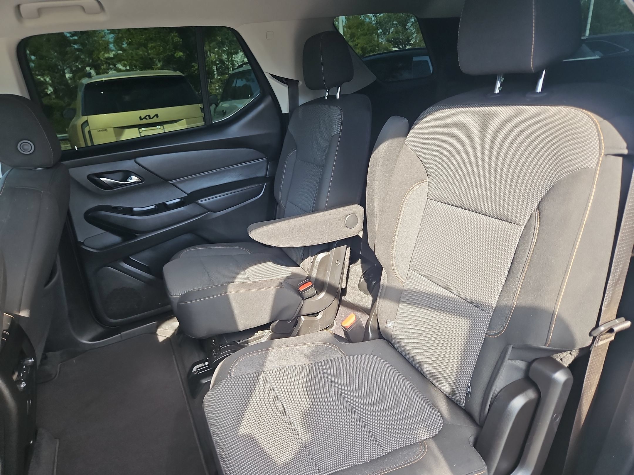 Used 2020 Chevrolet Traverse LT FWD image 35