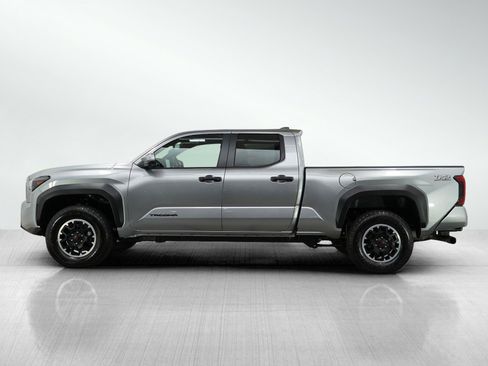Used 2025 Toyota Tacoma TRD Off-Road image 2