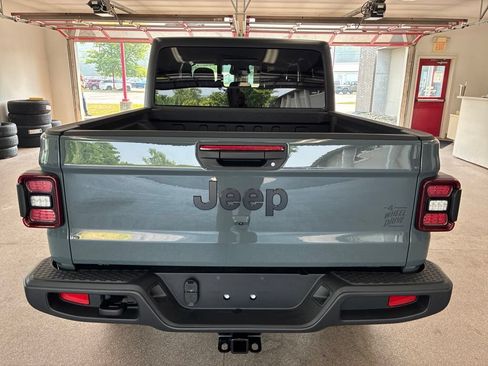 New 2026 Jeep Gladiator Sport AWD/4WD image 18