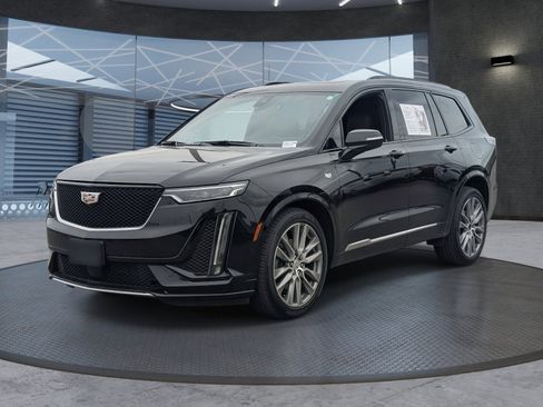 Used 2020 Cadillac XT6 Sport w/ Platinum Package image 2