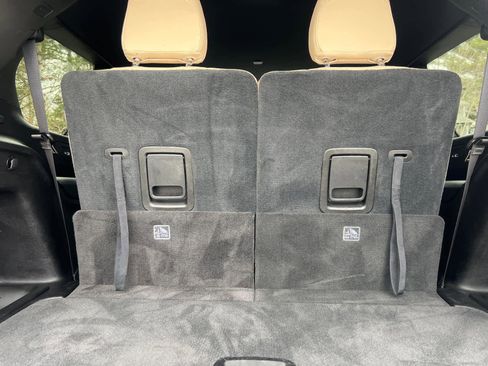 Used 2023 Jeep Grand Cherokee L Limited w/ Luxury Tech Group II AWD/4WD image 39