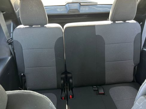 Used 2021 Chevrolet Traverse LT image 24