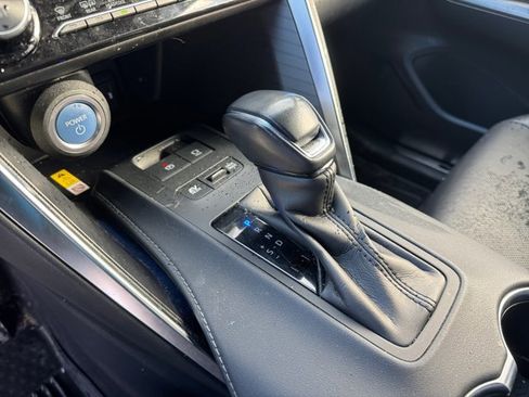 Used 2021 Toyota Venza XLE image 15