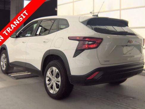 Used 2025 Chevrolet Trax LS FWD image 5