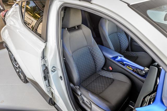 Used 2020 Toyota C-HR XLE FWD image 40