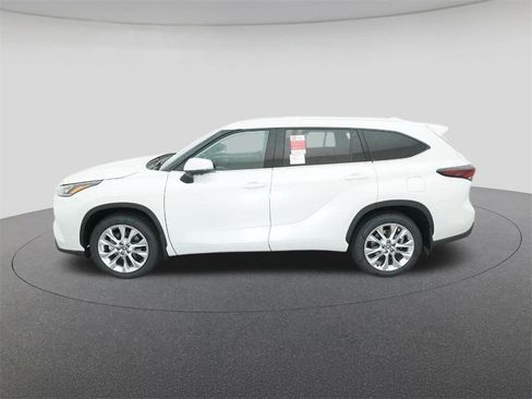 New 2026 Toyota Highlander Limited image 3