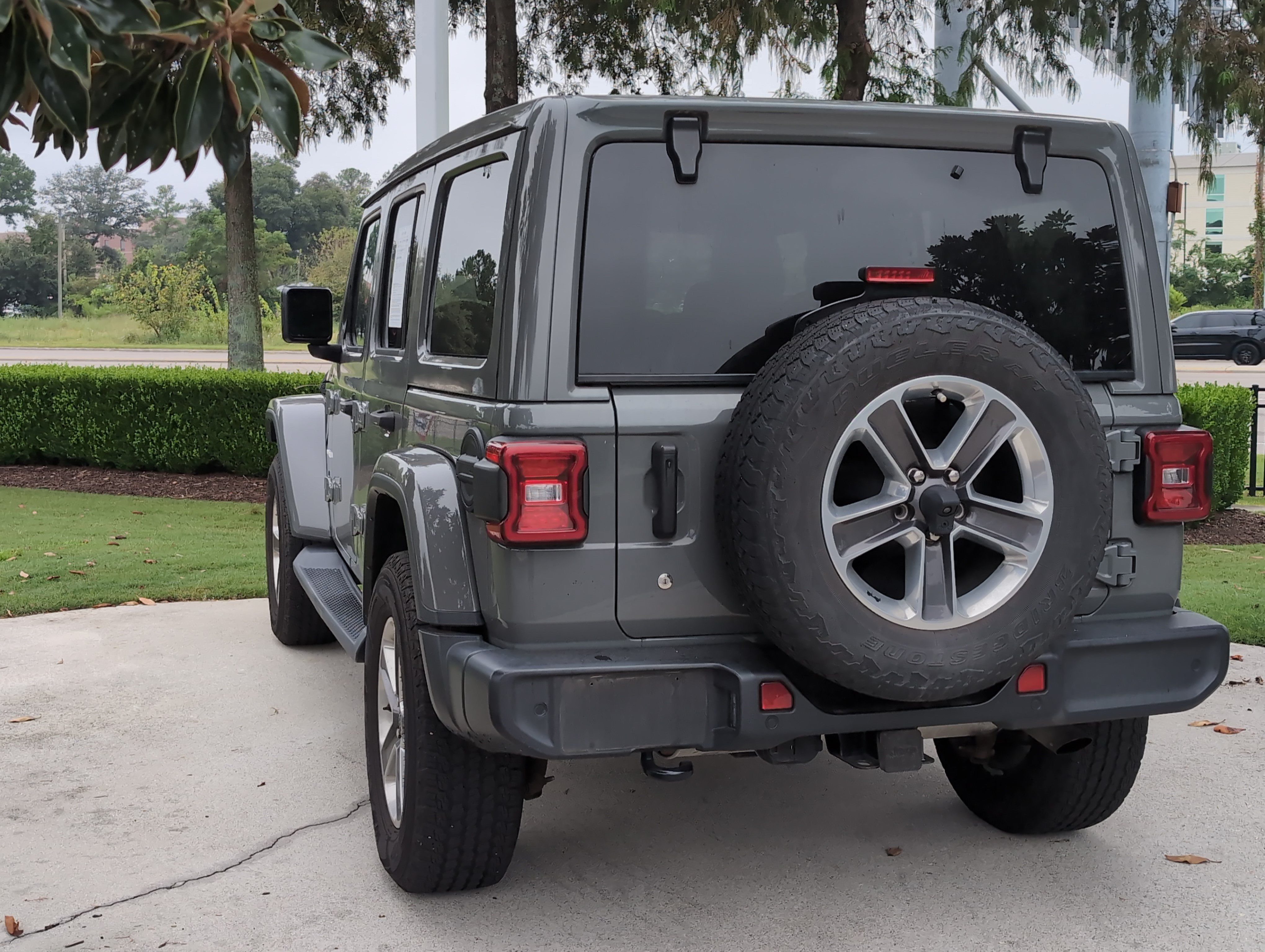 Used 2019 Jeep Wrangler Unlimited Sahara AWD/4WD image 8