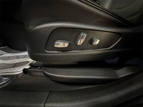 Certified 2025 Cadillac XT6 Premium Luxury w/ Platinum Package image 12