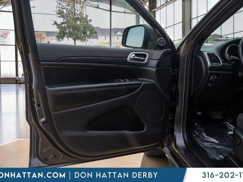 Used 2021 Jeep Grand Cherokee Laredo AWD/4WD image 14