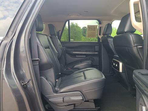 Used 2024 Ford Expedition Max XLT AWD/4WD image 32