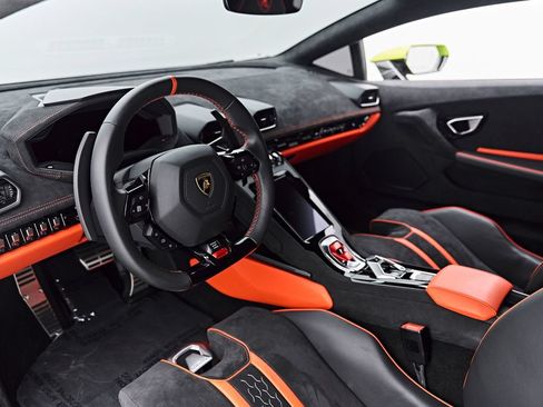 Used 2023 Lamborghini Huracan Tecnica RWD image 2