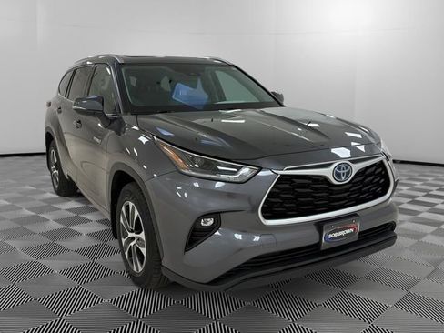 Used 2021 Toyota Highlander XLE AWD/4WD image 7